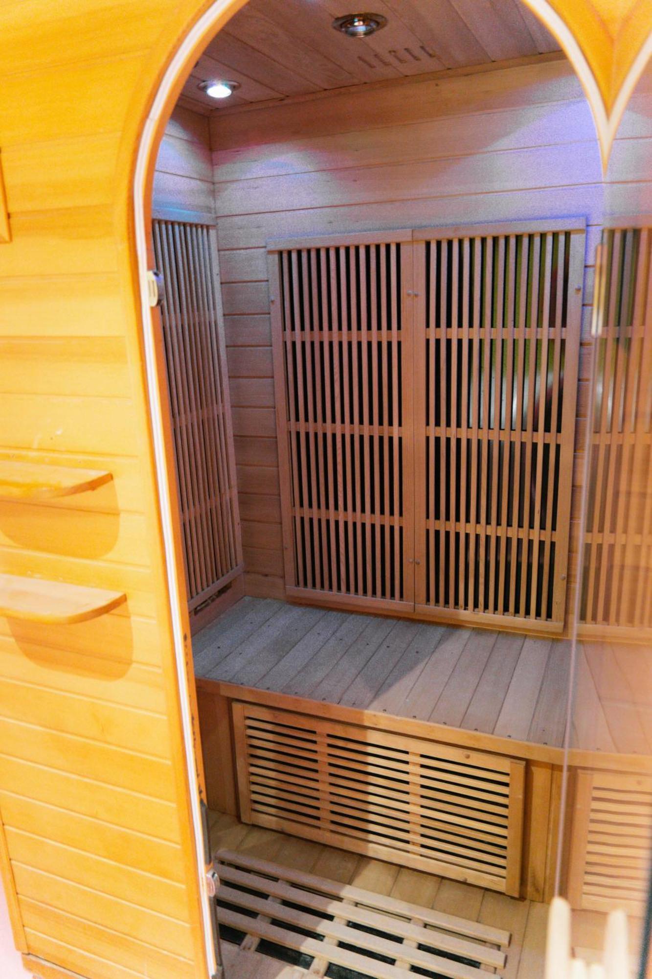 Capsule Girl Power Spa - Balneo - Sauna - Karaoke - Billard - 2 Chambres Charleroi Exterior photo