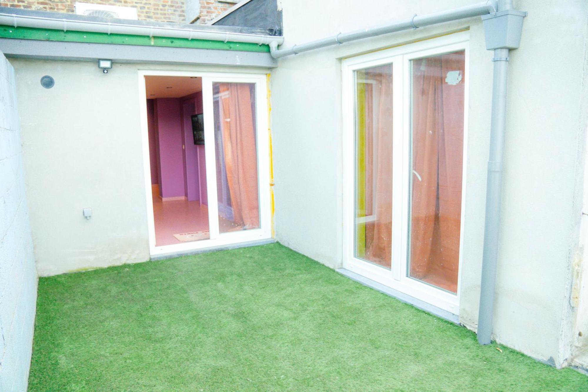 Capsule Girl Power Spa - Balneo - Sauna - Karaoke - Billard - 2 Chambres Charleroi Exterior photo