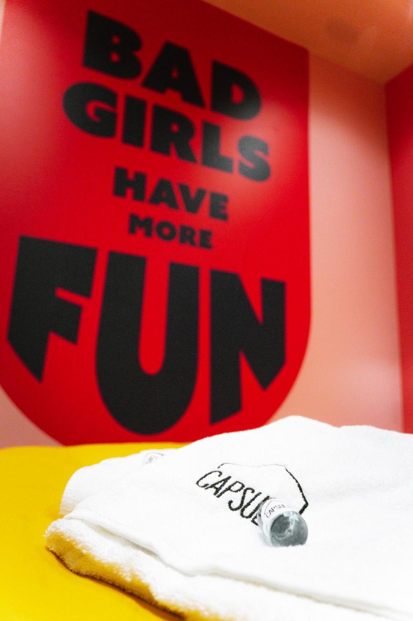 Capsule Girl Power Spa - Balneo - Sauna - Karaoke - Billard - 2 Chambres Charleroi Exterior photo