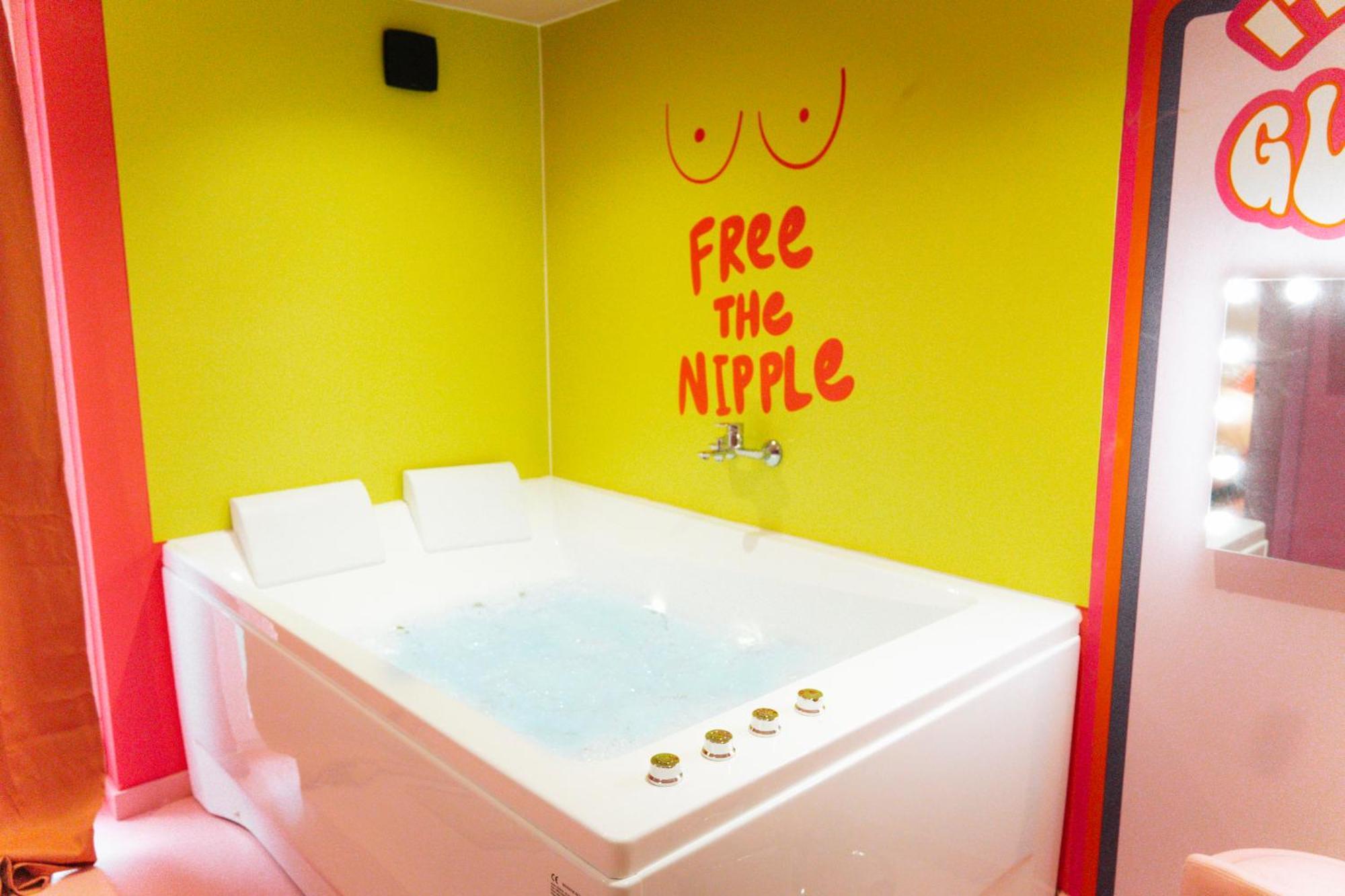 Capsule Girl Power Spa - Balneo - Sauna - Karaoke - Billard - 2 Chambres Charleroi Exterior photo