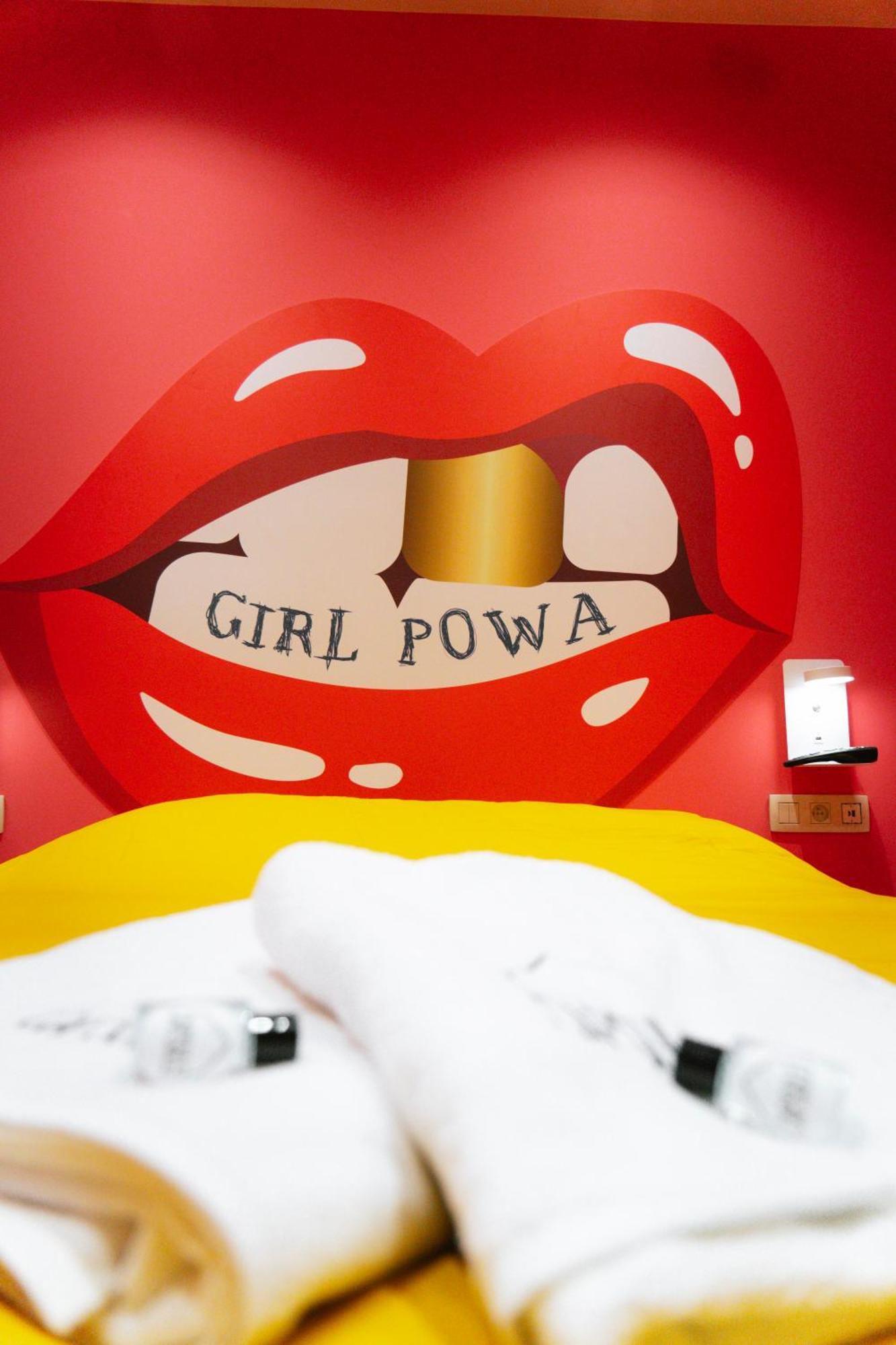 Capsule Girl Power Spa - Balneo - Sauna - Karaoke - Billard - 2 Chambres Charleroi Exterior photo