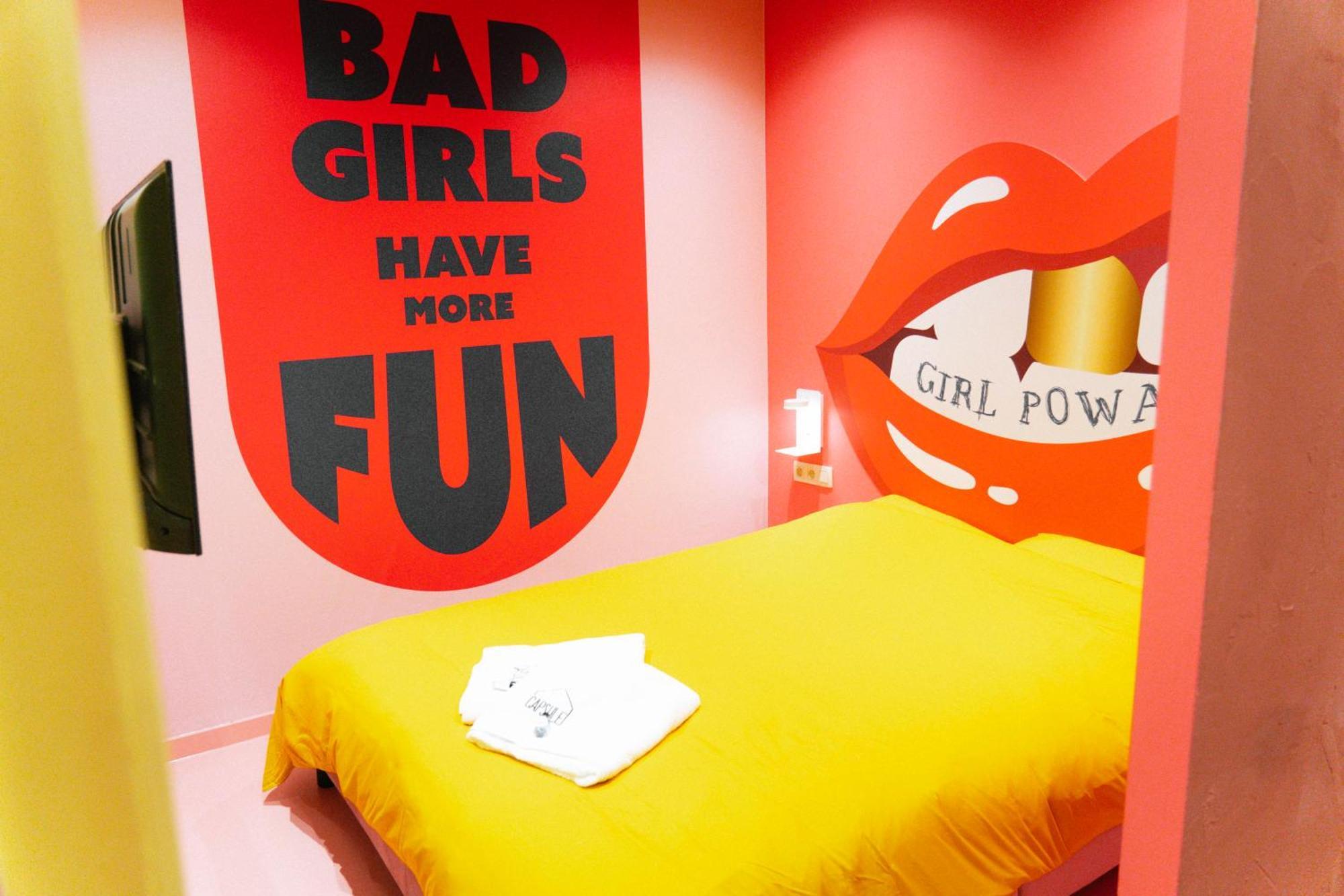 Capsule Girl Power Spa - Balneo - Sauna - Karaoke - Billard - 2 Chambres Charleroi Exterior photo